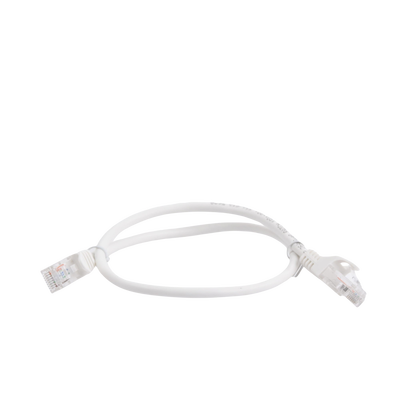Cable de parcheo UTP Cat5e - 0.5 m - blanco - Kompletum