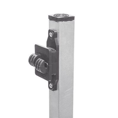 Poste de Paso de 1.2m para Cerca Electrificada de PTR Cuadrado de Aluminio de 1" de lado con 5 Aisladores Instalados. - Kompletum