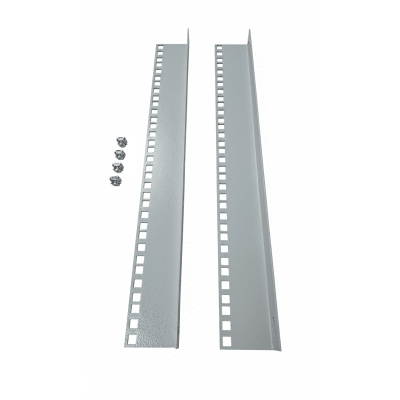 Kit Gabinete Ventilado de Acero IP55 Uso en Exterior (593 x 609 x 399 mm) con Placa Trasera Interior Metálica y Compuerta Inferior Atornillable. Incluye Ventilador, Ventilas, filtros, Montaje Rack 19", Terminal de Tierra Física, Chapas - Kompletum