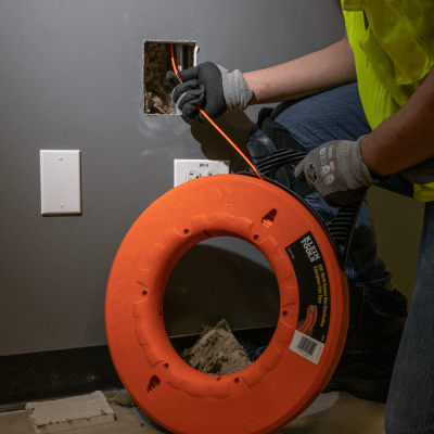 Guías Jalacables de Fibra de Vidrio Multirranuradas / Diseño de Baja Fricción / Rendimiento de Fibra de Vidrio a Costo 25% Más Bajo / No Conductoras / Guía de Espiral de Acero de 7'' - Kompletum