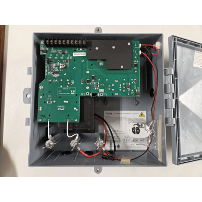 Energizador 12,000Volts-1Joule/ 2500Mts Lineales de Protección / Control Remoto Incluido / Cercas Electrificadas - Kompletum