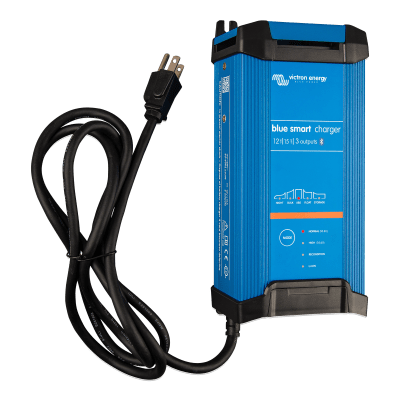 Blue Smart IP22 12/15(1) / Cargador de Baterías 12V, 15A / Para Ambientes Marinos y Terrestres. /  Bancos de 100 a 200 Ah - Kompletum