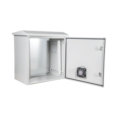 Kit Gabinete Ventilado de Acero IP55 Uso en Exterior (593 x 609 x 399 mm) con Placa Trasera Interior Metálica y Compuerta Inferior Atornillable. Incluye Ventilador, Ventilas, filtros, Montaje Rack 19", Terminal de Tierra Física, Chapas - Kompletum